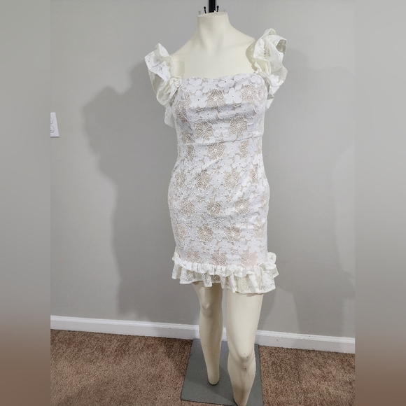 NWT Selfie Leslie Verona Off-Shoulder Lace ruffle Mini Dress size Large - Picture 3 of 15